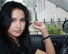 Мэнгээ авахуулсан Д.Ариунцэцэг зургаа өндөр үнээр худалджээ